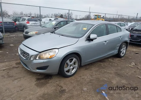 2013 Volvo S60 T5 z USA, uszkodzony, nr VIN YV1612FH6D2204628
